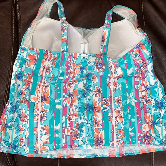 Make an offer! Land’s End Tankini top - Picture 2 of 3